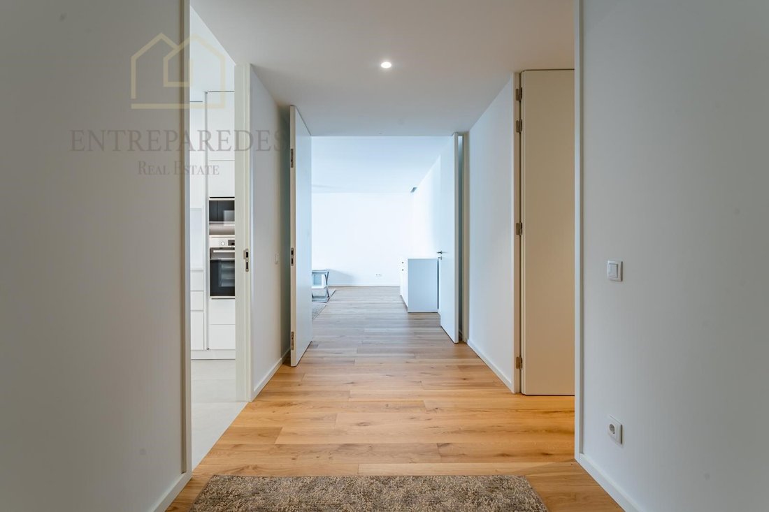 Apartment in Mafamude e Vilar do Paraiso, Porto District, Portugal 2 - 16369142
