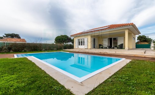 House in Sesimbra (Castelo), Setubal, Portugal 1