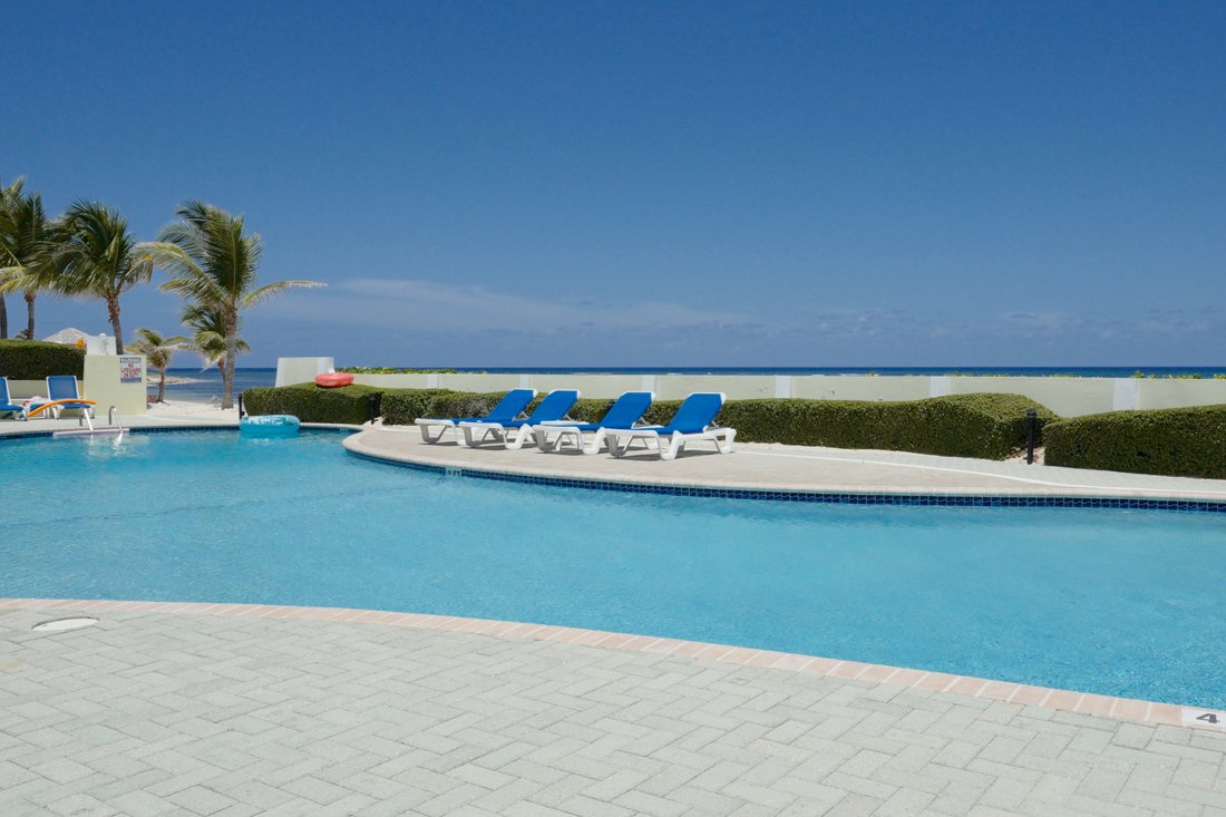 Condo in Gun Bay, East End, Cayman Islands 2 - 16719361