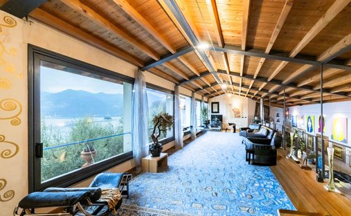 House in Sale Marasino, Lombardy, Italy 1