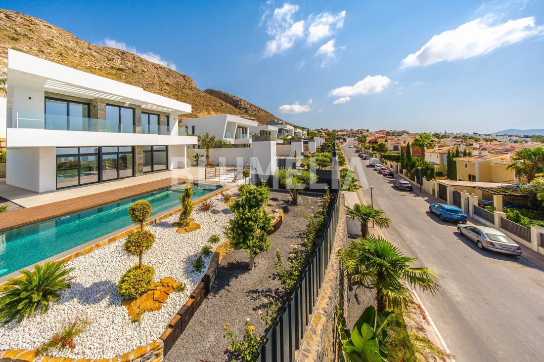 House in Finestrat, Valencian Community, Spain 3 - 12664722
