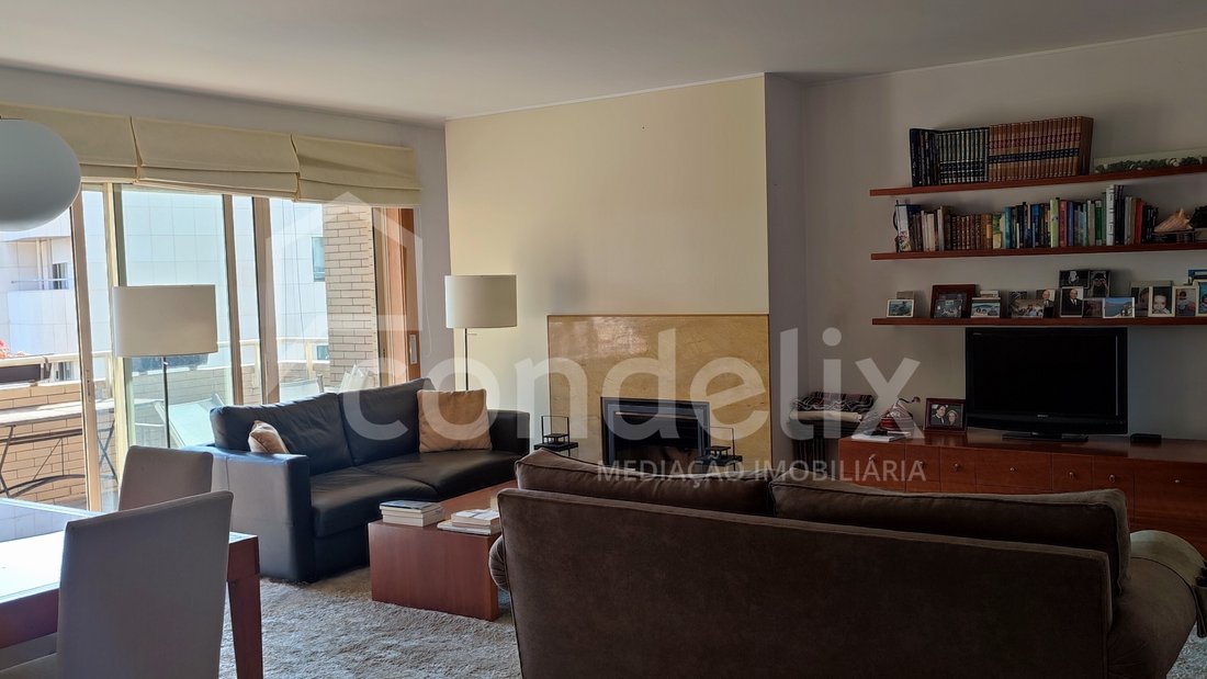 Apartment in Lordelo do Ouro e Massarelos, Porto District, Portugal 2 - 12523726