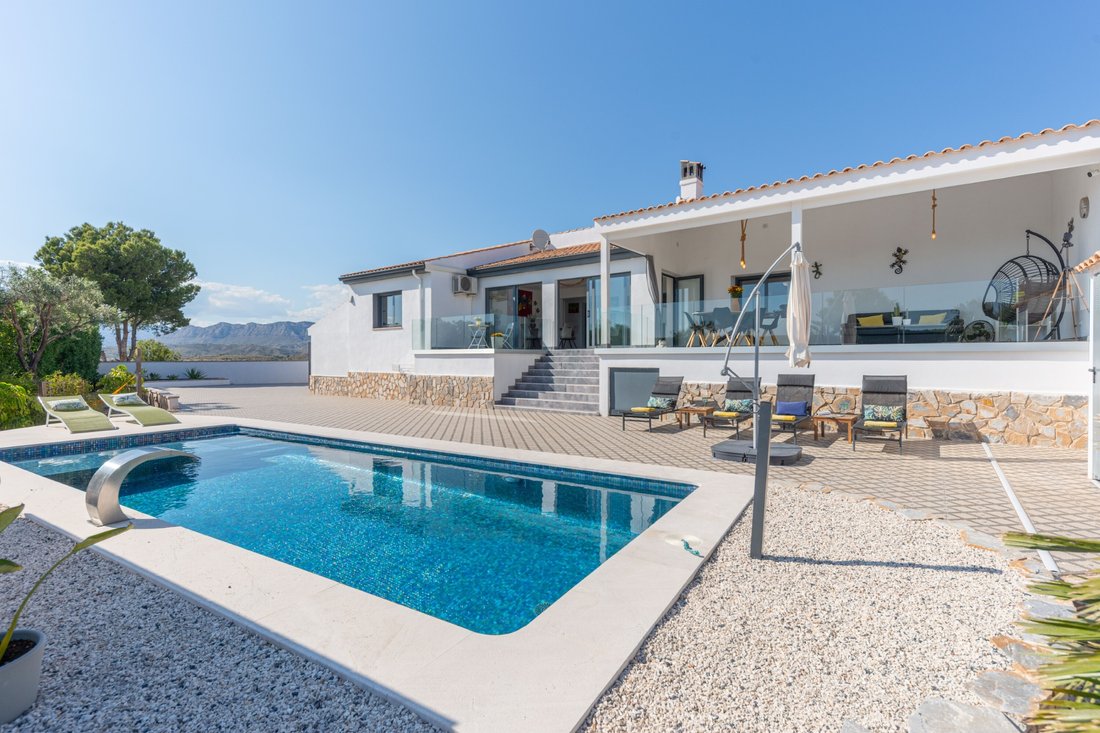 Villa in Busot, Valencian Community, Spain 1 - 15856092