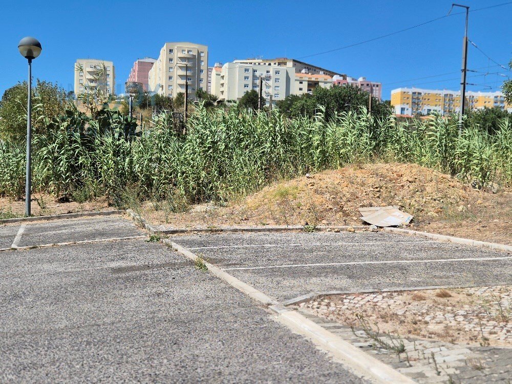Land in Falagueira-Venda Nova, Lisbon, Portugal 1 - 16082397