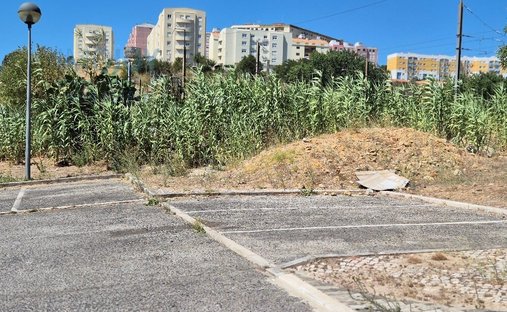 Land in Falagueira-Venda Nova, Lisbon, Portugal 1