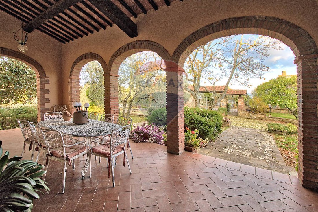 Villa in Monte San Savino, Tuscany, Italy 4 - 16713611