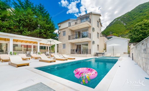 Villa a Stolivo Inferiore, Kotor Municipality, Montenegro 1