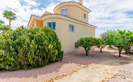 Villa in Mutxamel, Valencian Community, Spain 1