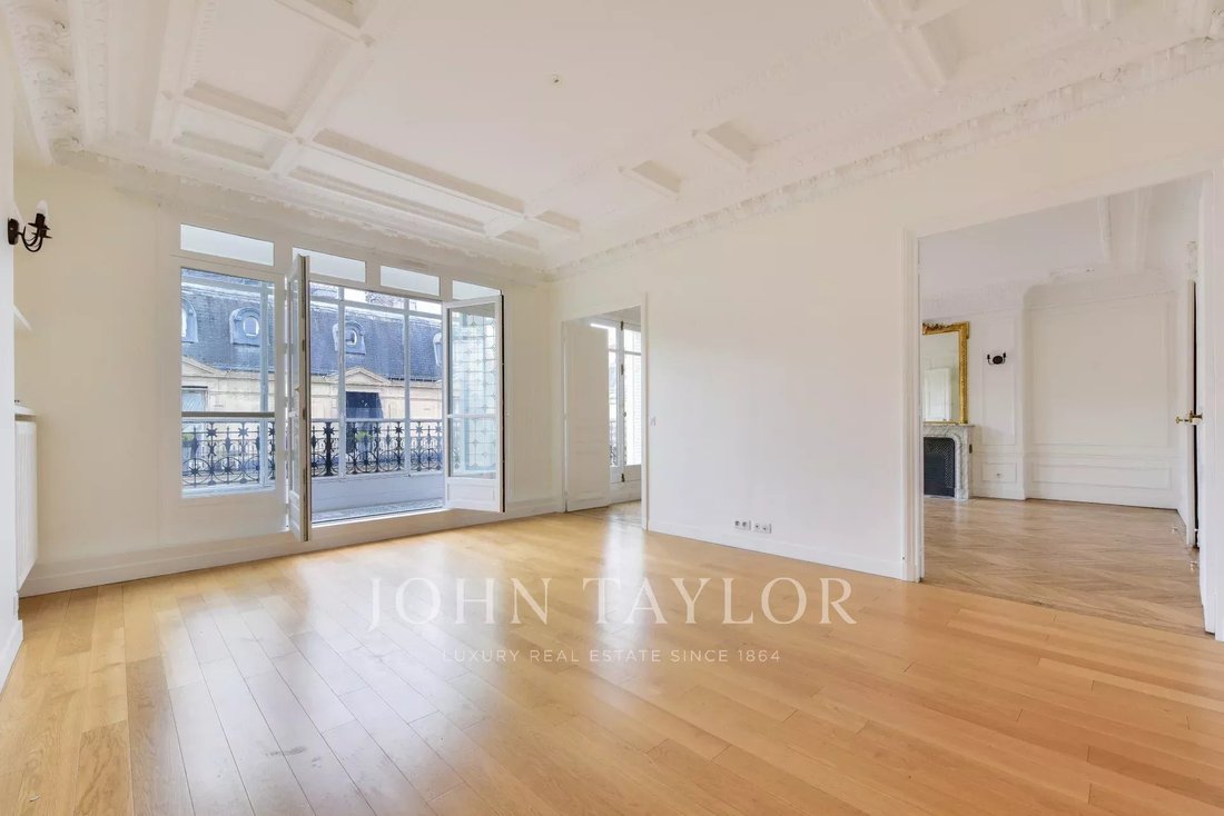 Apartment in Triangle d'Or, Paris 8e Arrondissement, Paris 5 - 16711098