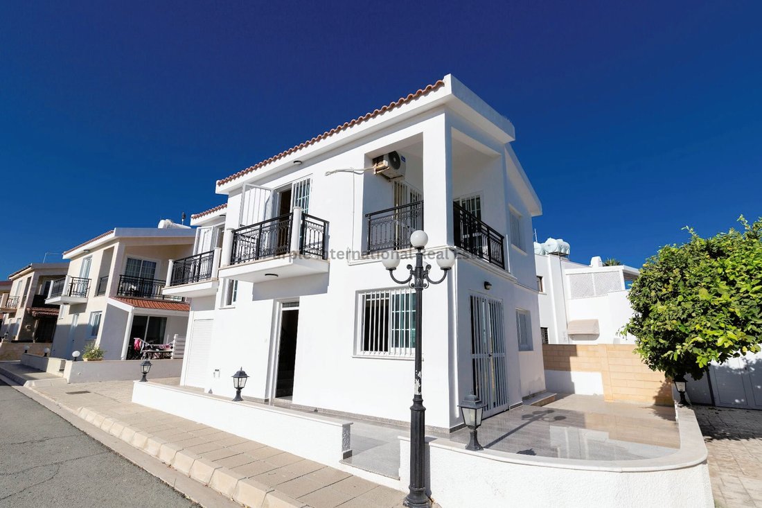 Villa in Oroklini, Larnaca, Cyprus 1 - 15236242