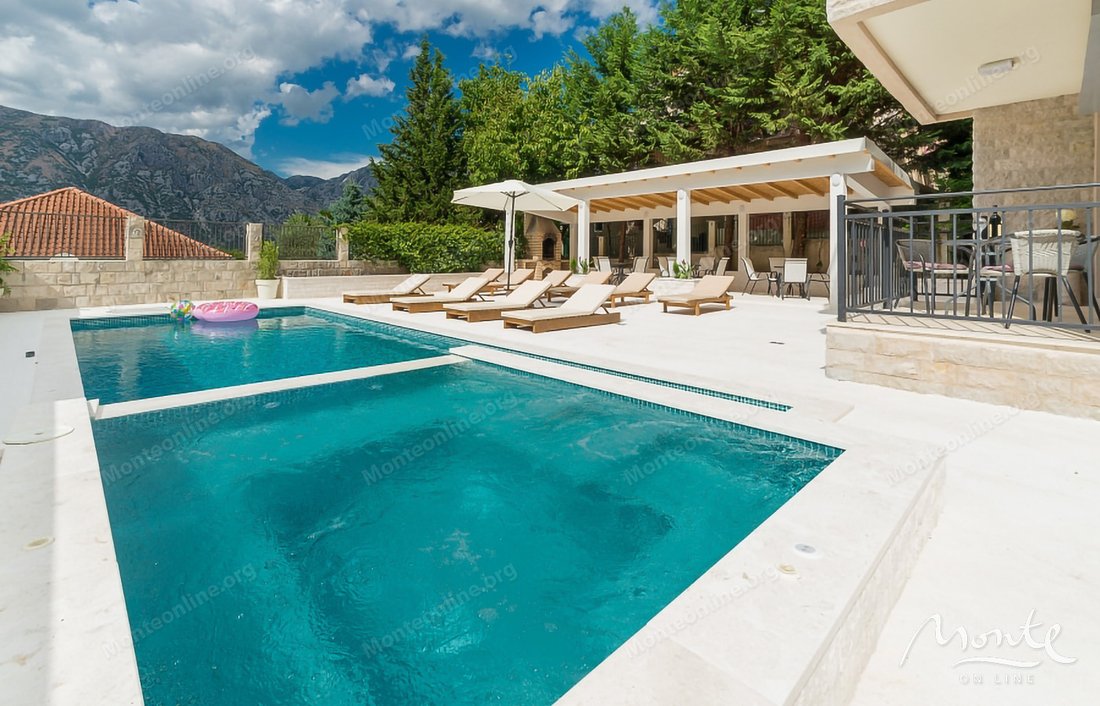Villa in Donji Stoliv, Kotor Municipality, Montenegro 2 - 16715690