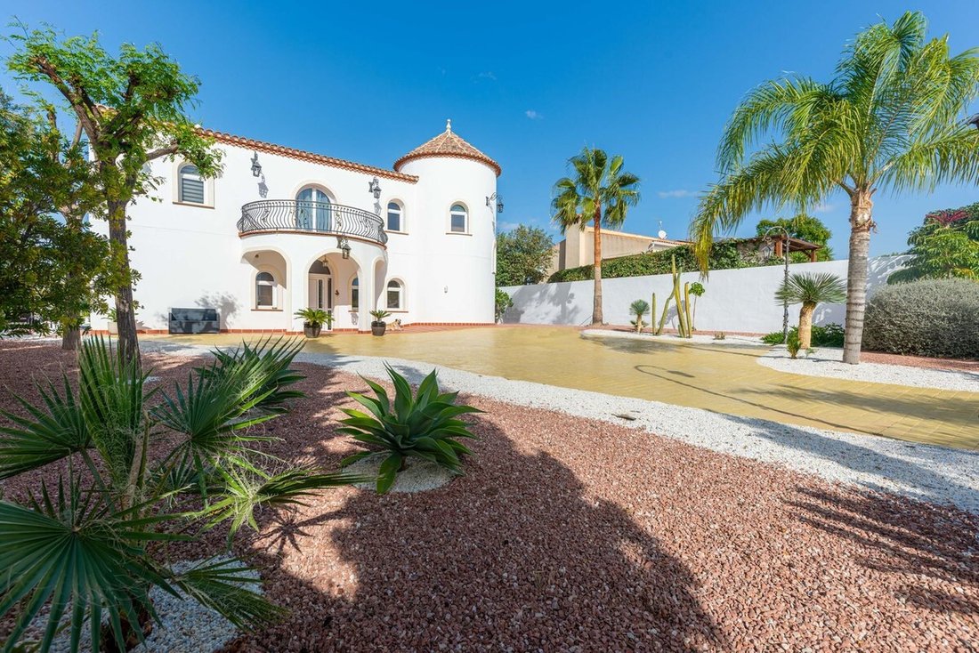Villa in Busot, Valencian Community, Spain 4 - 15796289
