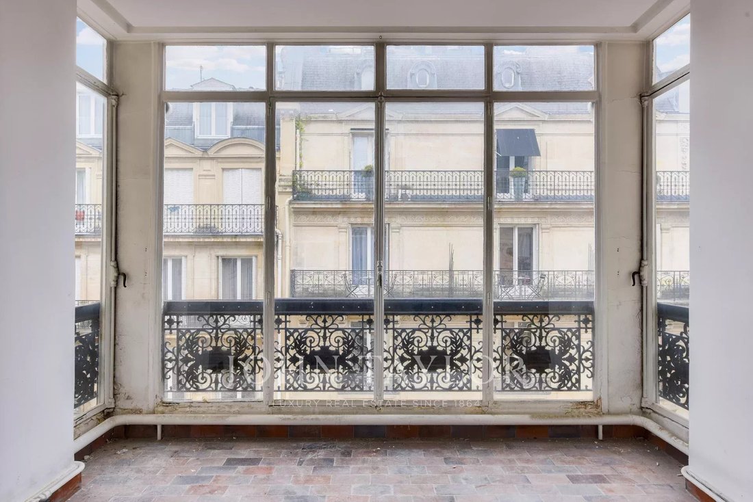 Apartment in Triangle d'Or, Paris 8e Arrondissement, Paris 4 - 16711113