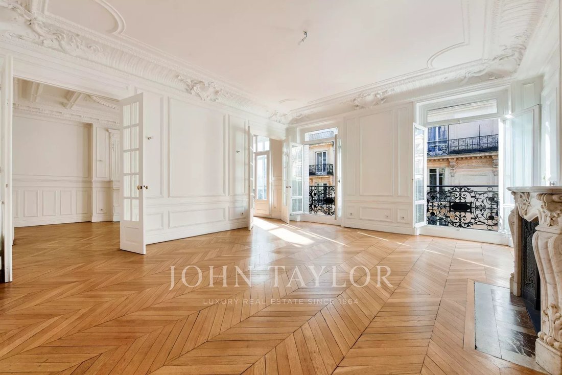 Apartment in Triangle d'Or, Paris 8e Arrondissement, Paris 5 - 16711109