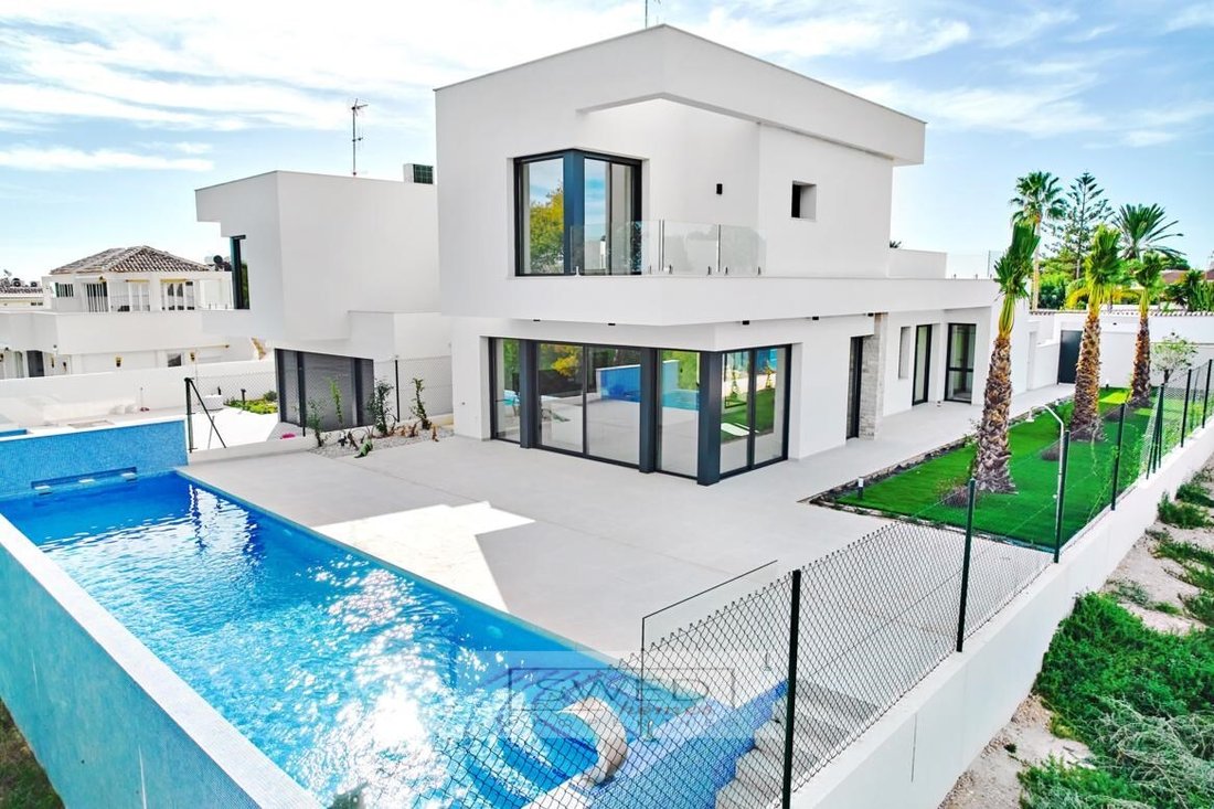 Chalet in Orihuela, Valencian Community, Spain 1 - 16598780