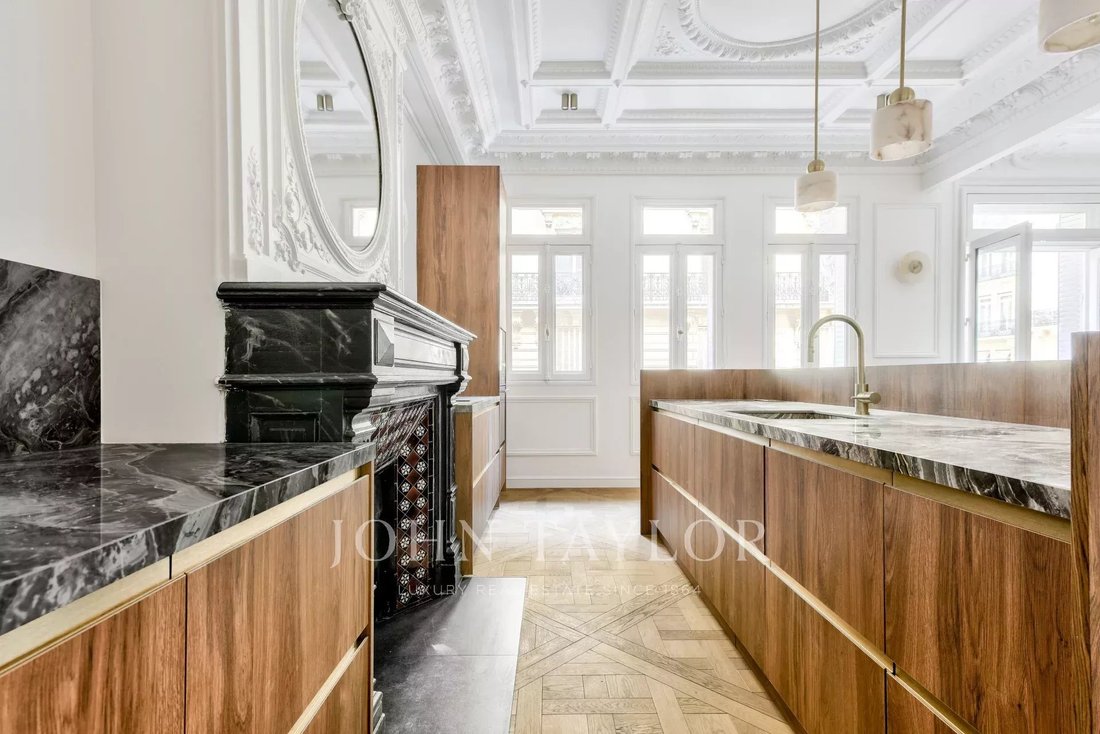 Apartment in Triangle d'Or, Paris 8e Arrondissement, Paris 5 - 16711106