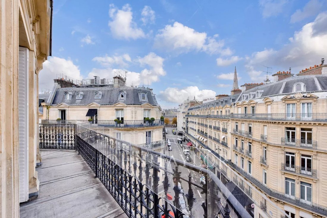 Apartment in Triangle d'Or, Paris 8e Arrondissement, Paris 3 - 16711098