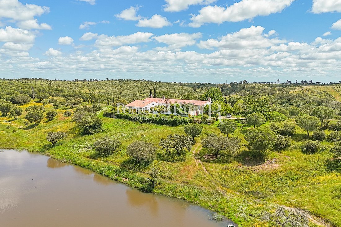 Estate in Moura (Santo Agostinho e Sao Joao Batista) e Santo Amador, Beja District, Portugal 3 - 15595301
