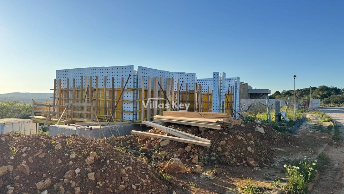 Villa in Mexilhoeira Grande, Algarve, Portugal 2 - 13365506