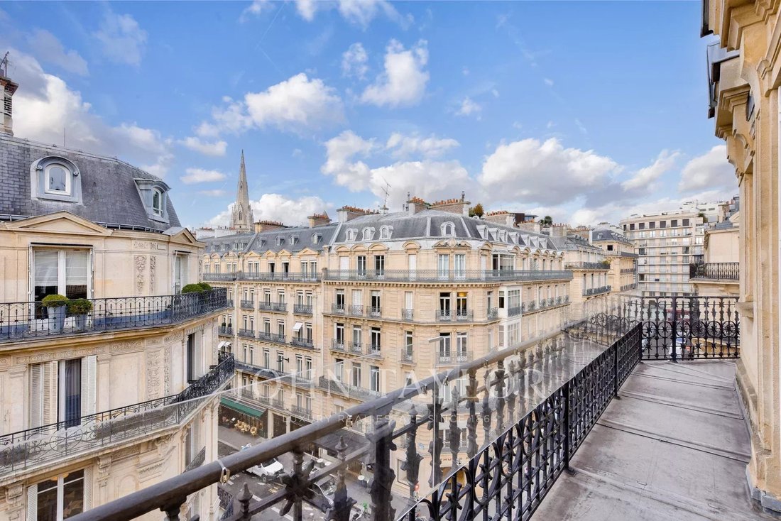 Apartment in Triangle d'Or, Paris 8e Arrondissement, Paris 2 - 16711098