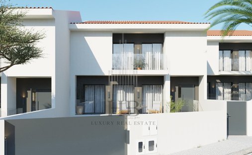House in Almargem do Bispo, Lisbon, Portugal 1