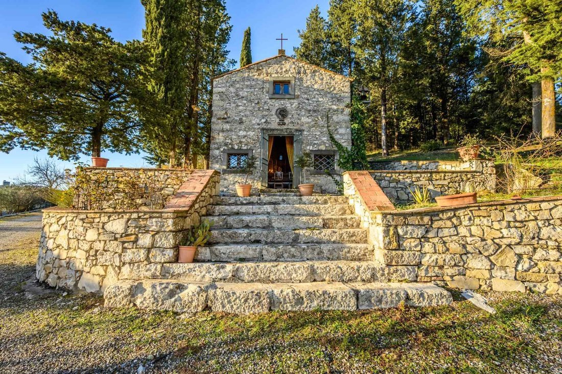 Estate in Castellina in Chianti, Tuscany, Italy 3 - 16674638
