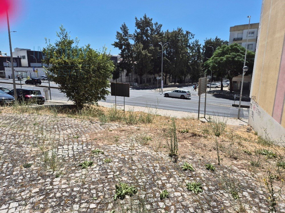 Land in Falagueira-Venda Nova, Lisbon, Portugal 1 - 16082393