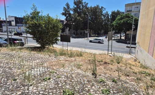 Land in Falagueira-Venda Nova, Lisbon, Portugal 1