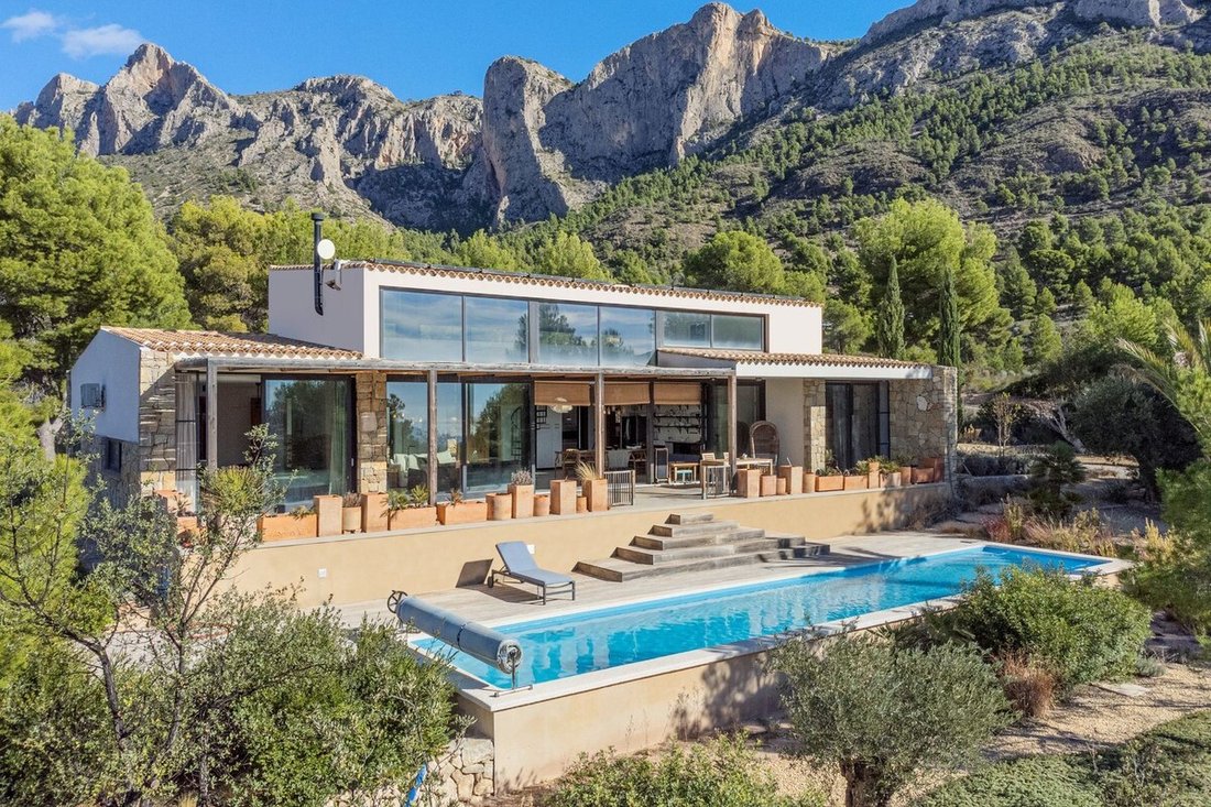 Villa in Busot, Valencian Community, Spain 1 - 15796271