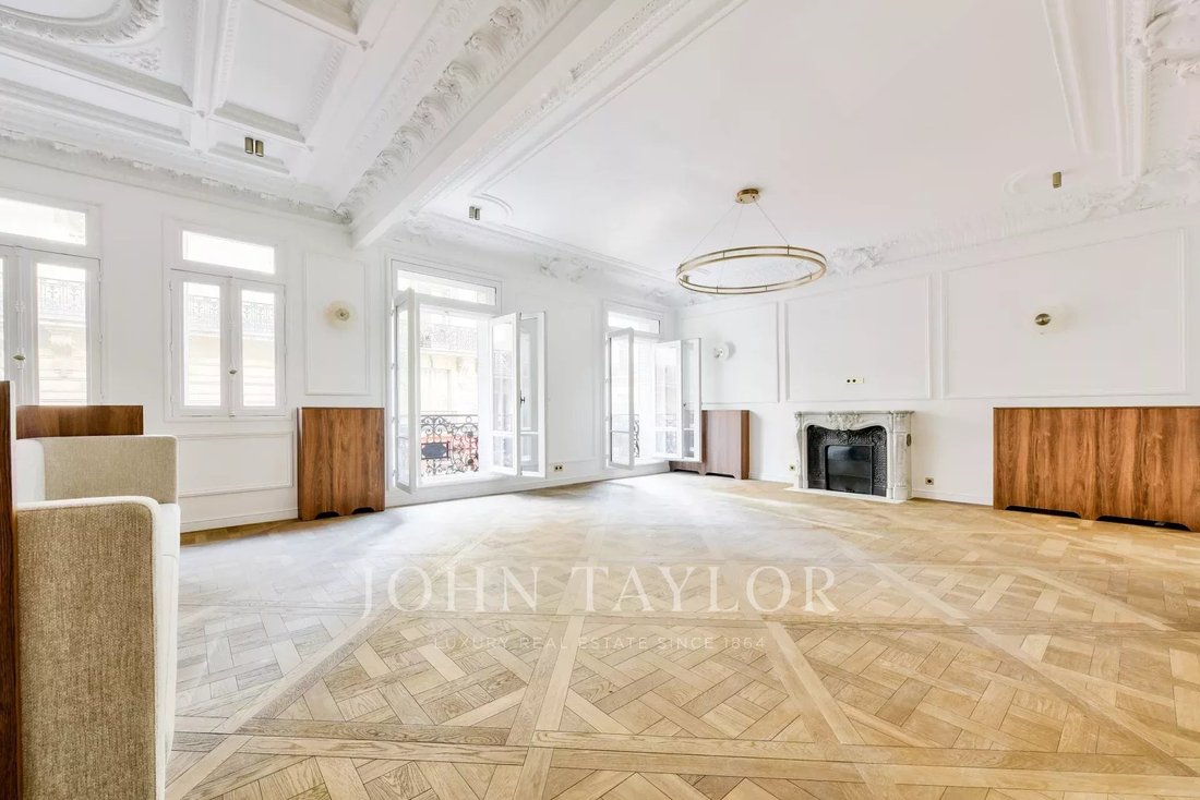 Apartment in Triangle d'Or, Paris 8e Arrondissement, Paris 1 - 16711106