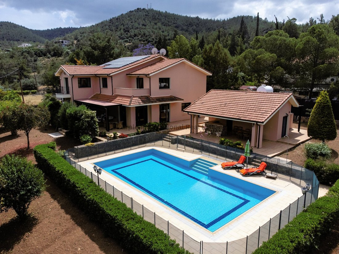 Villa in Mosfiloti, Larnaca, Cyprus 1 - 15265146