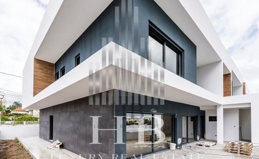 House in Loures, Lisbon, Portugal 1
