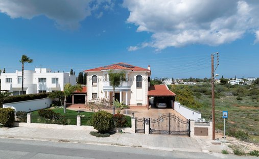 Villa in Larnaca, Larnaca, Cyprus 1