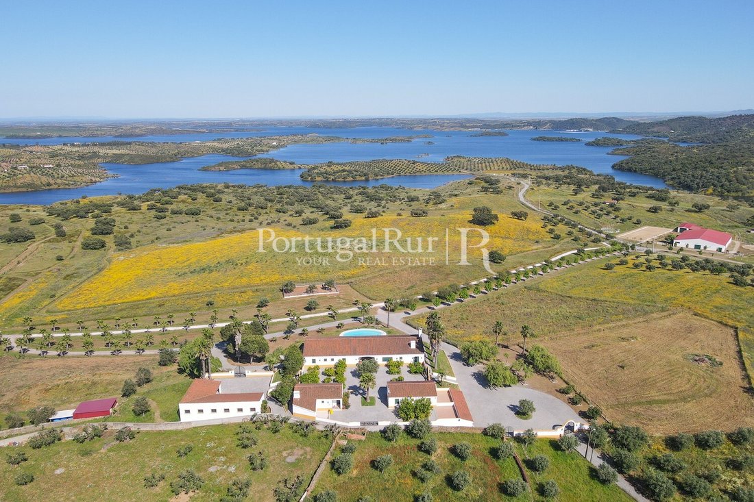 Estate in Reguengos de Monsaraz, Évora District, Portugal 1 - 14869566