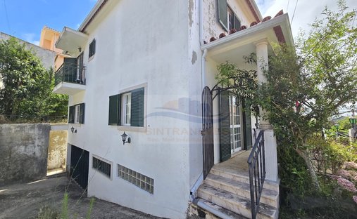 House in Pontinha e Famoes, Lisbon, Portugal 1