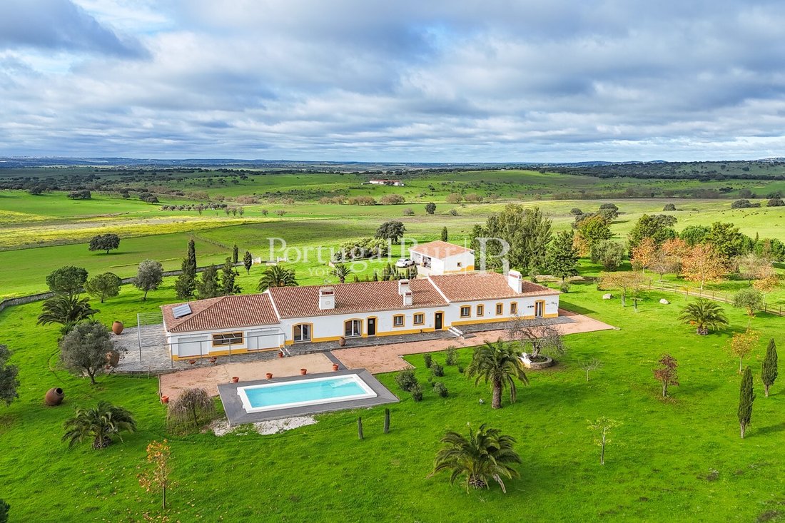 Estate in Estremoz (Santa Maria e Santo Andre), Évora District, Portugal 1 - 15151370