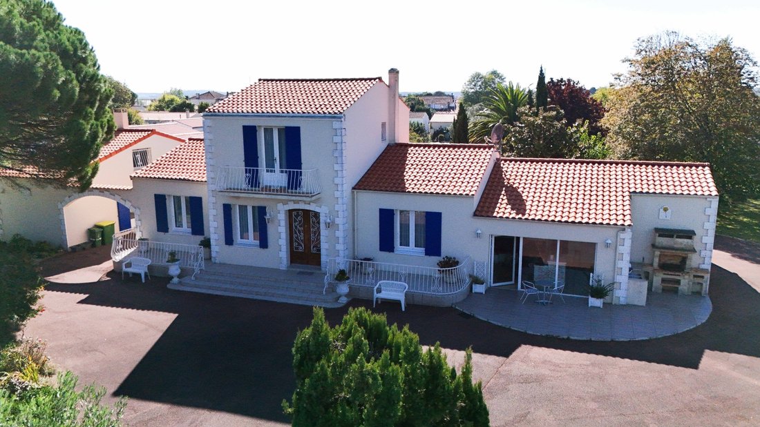 House in Le Chateau-d'Oleron, Nouvelle-Aquitaine, France 1 - 16496330