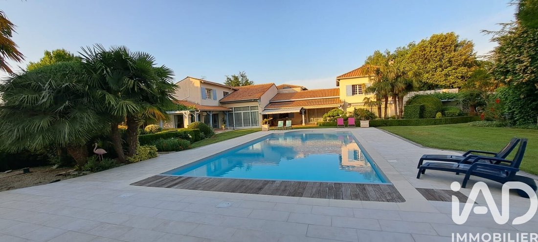 House in Saint-Germain-de-Lusignan, Nouvelle-Aquitaine, France 1 - 16708034