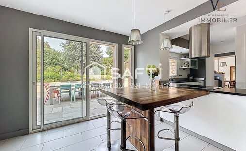 Near Bayeux Elegant XVII Ith Century Castle With 60 Ha Park