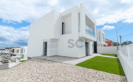 House in Corroios, Setubal, Portugal 1