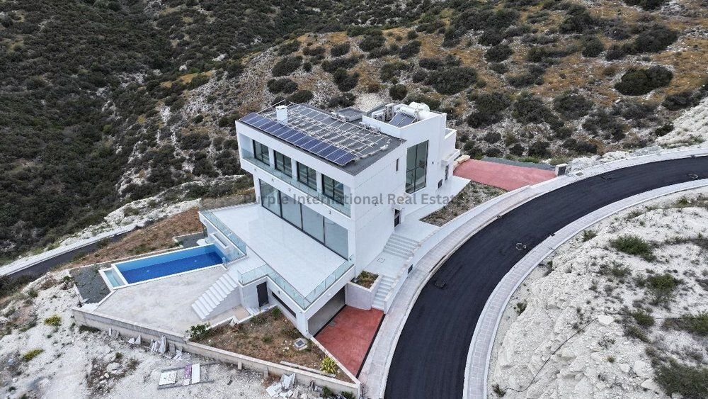 Villa in Agios Tychon, Limassol, Cyprus 1 - 15358972