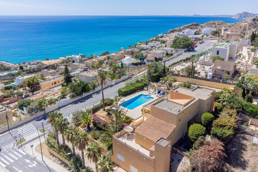 Villa in la Vila Joiosa / Villajoyosa, Valencian Community, Spain 1 - 16248038