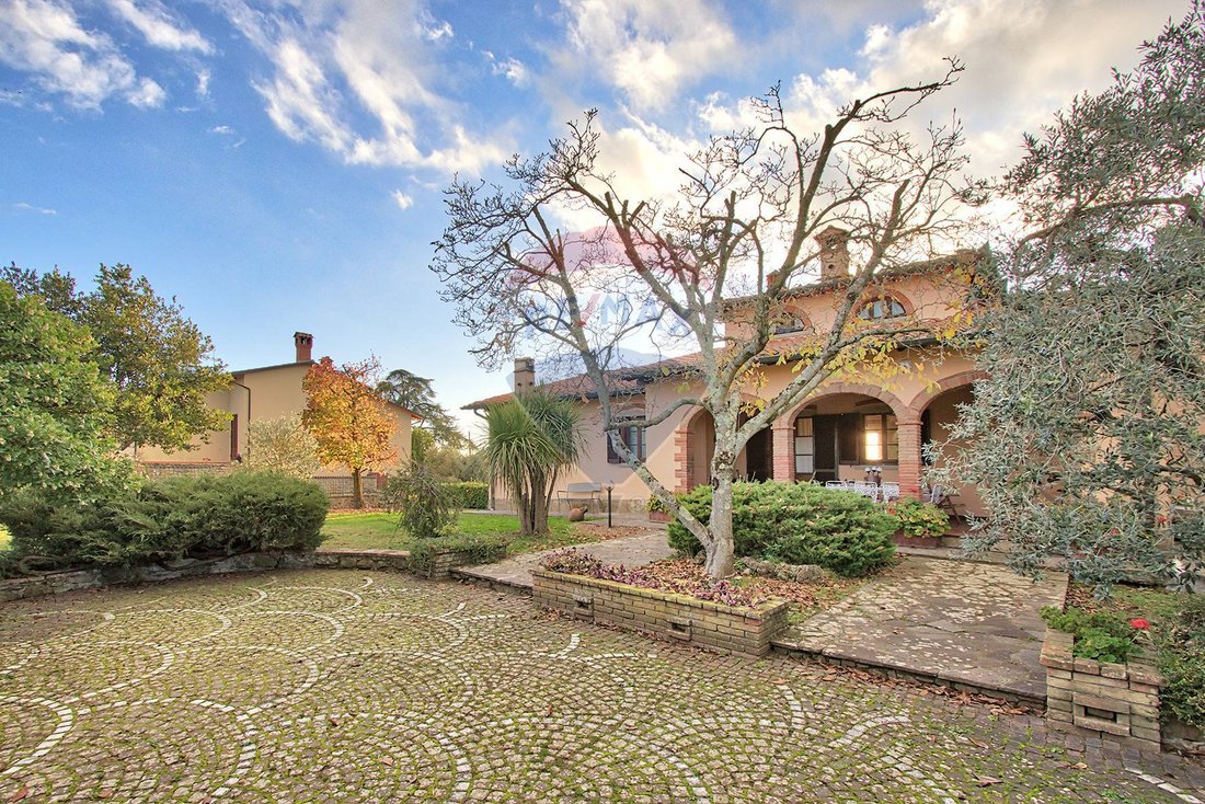 Villa in Monte San Savino, Tuscany, Italy 1 - 16713611