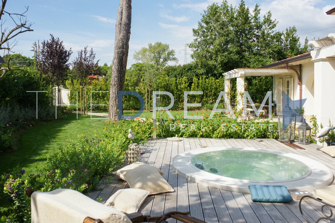 Villa in Center, Forte dei Marmi, Tuscany 4 - 16715285