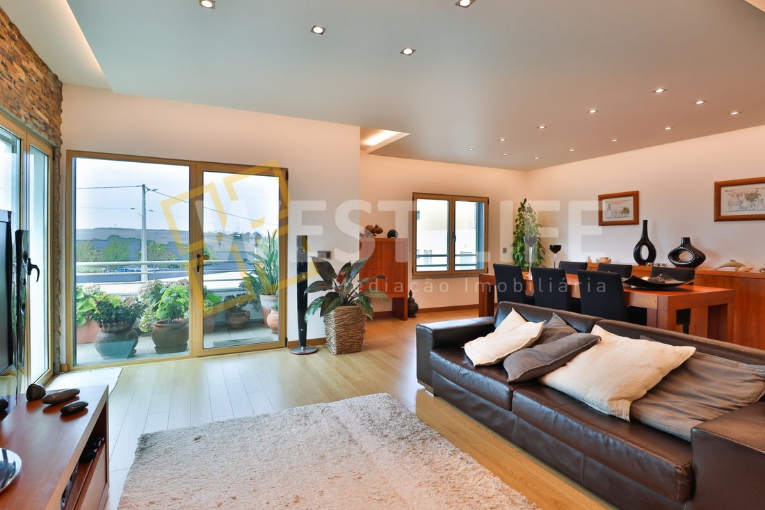 Apartment in Sao Pedro da Cadeira, Lisbon, Portugal 1 - 16372945