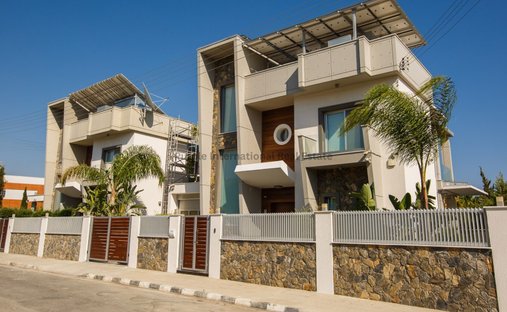 Villa in Agios Tychon, Limassol, Zypern 1