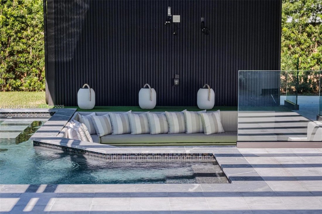House in Miami, Florida, United States 5 - 16716653