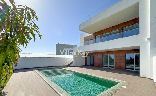 Villa in Mexilhoeira Grande, Algarve, Portugal 1