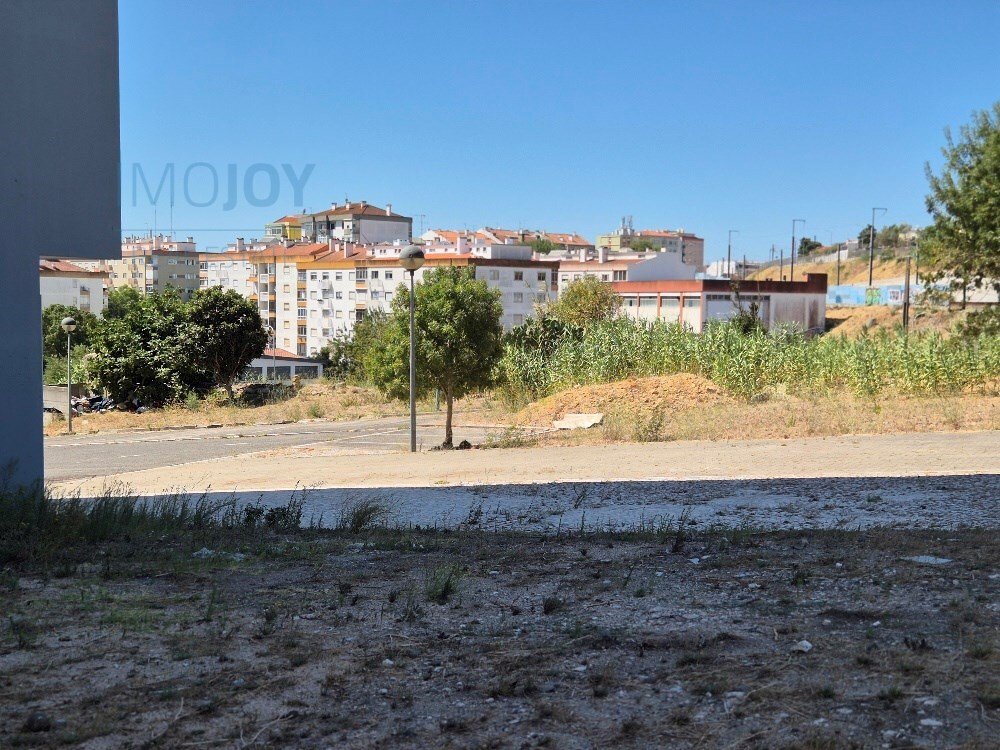 Land in Falagueira-Venda Nova, Lisbon, Portugal 3 - 16082397