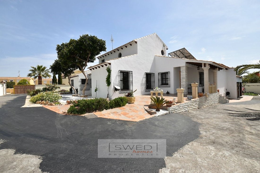 Chalet in San Miguel de Salinas, Valencian Community, Spain 2 - 10546529